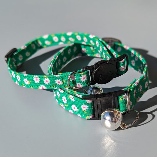 Green Daisies Cat Collar,  Breakaway Safety Collar