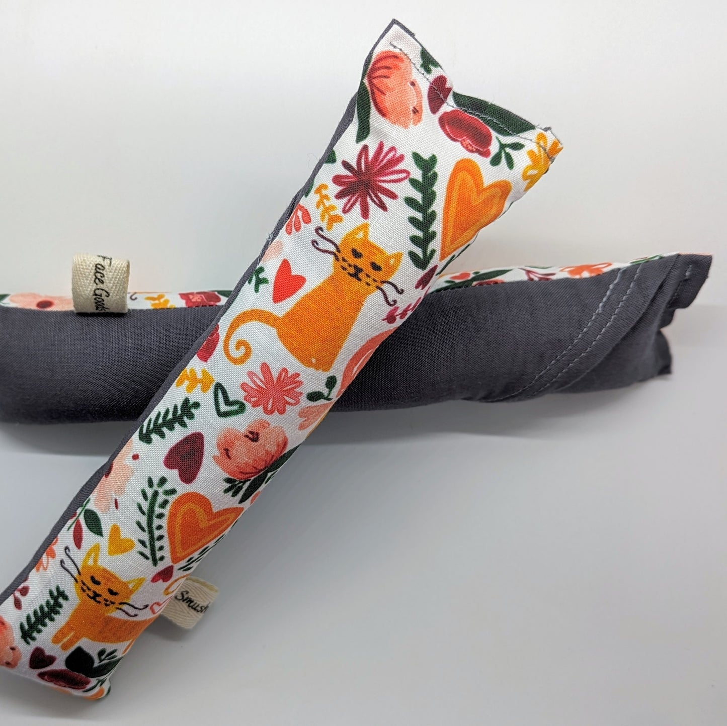 Refillable Floral Catnip Kickstick Cat Toy
