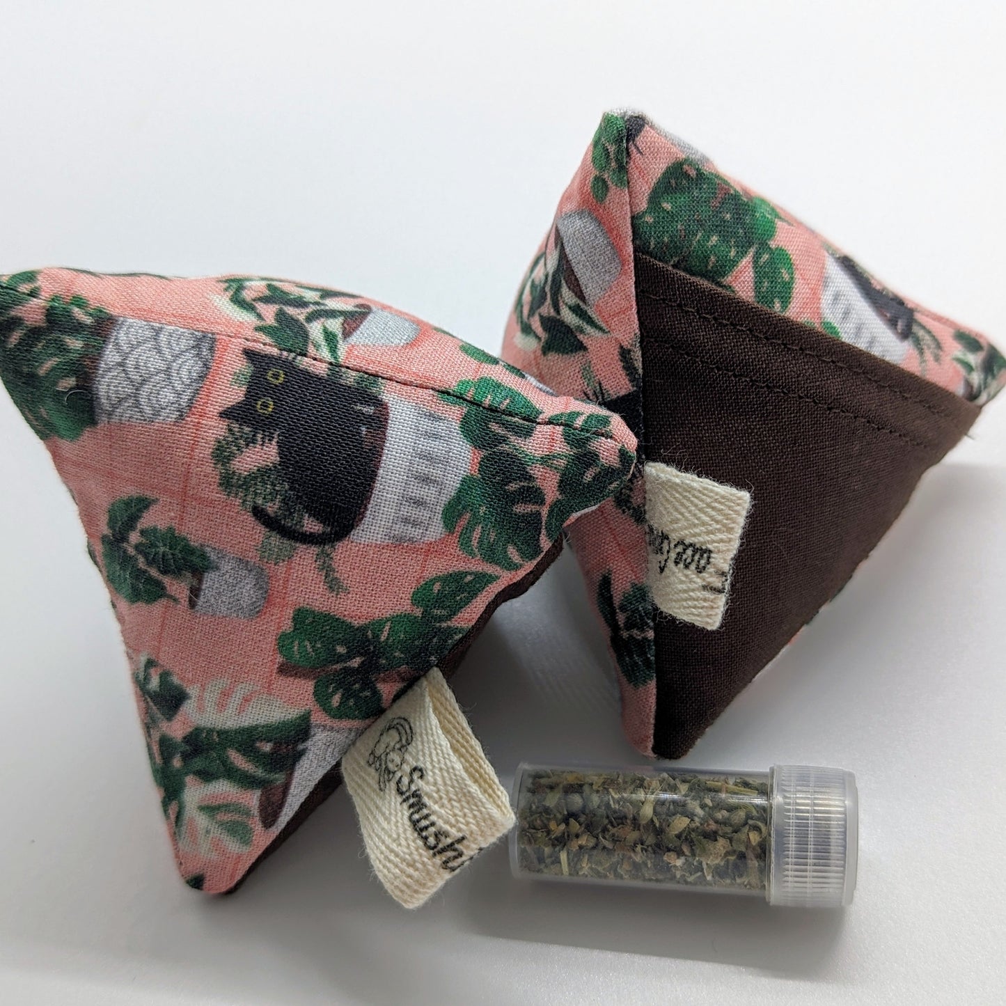 Refillable Cats in Plants Catnip Pyramid Cat Toy